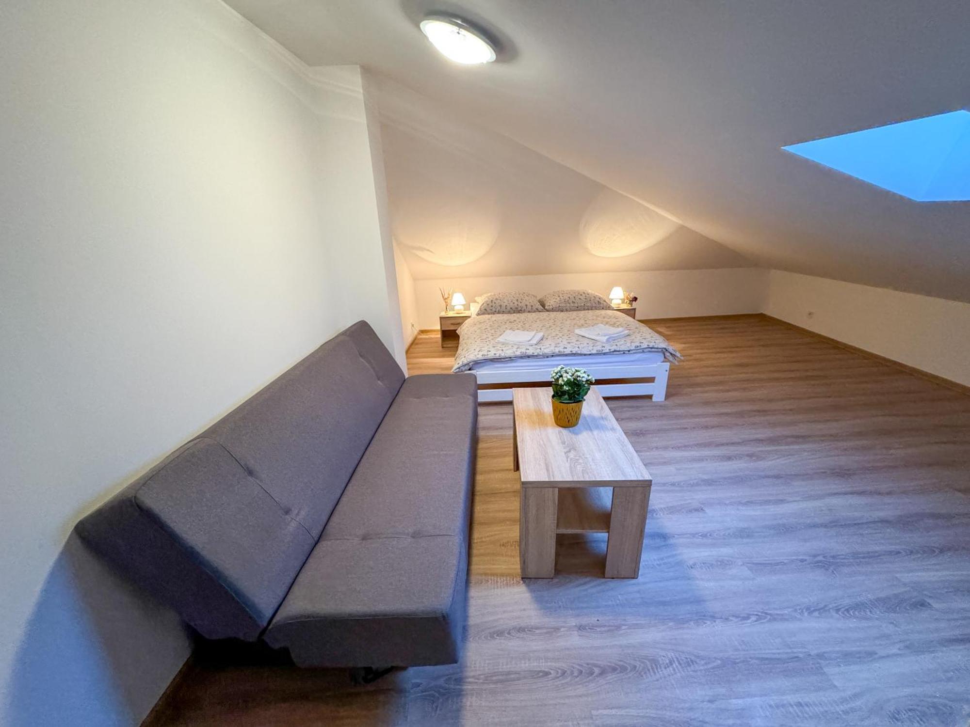 Apartment U Cerneho Orla Карловы Вары Экстерьер фото